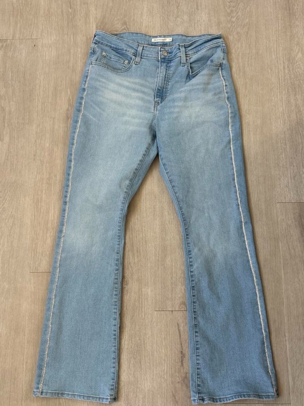 Levi’s 725 Women’s Size 32 Bootcut Jeans Rhinestone Sparkle Side Stripe